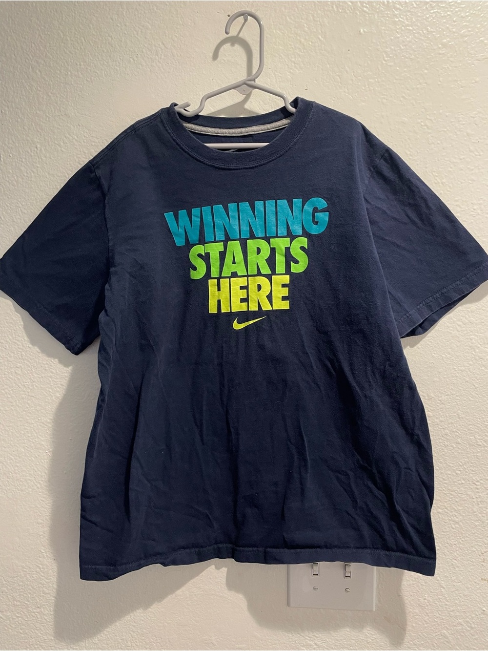 Nike Winning Starts Here Graphic T Shirt Boys XL Navy Blue Neon Swoosh Cotton